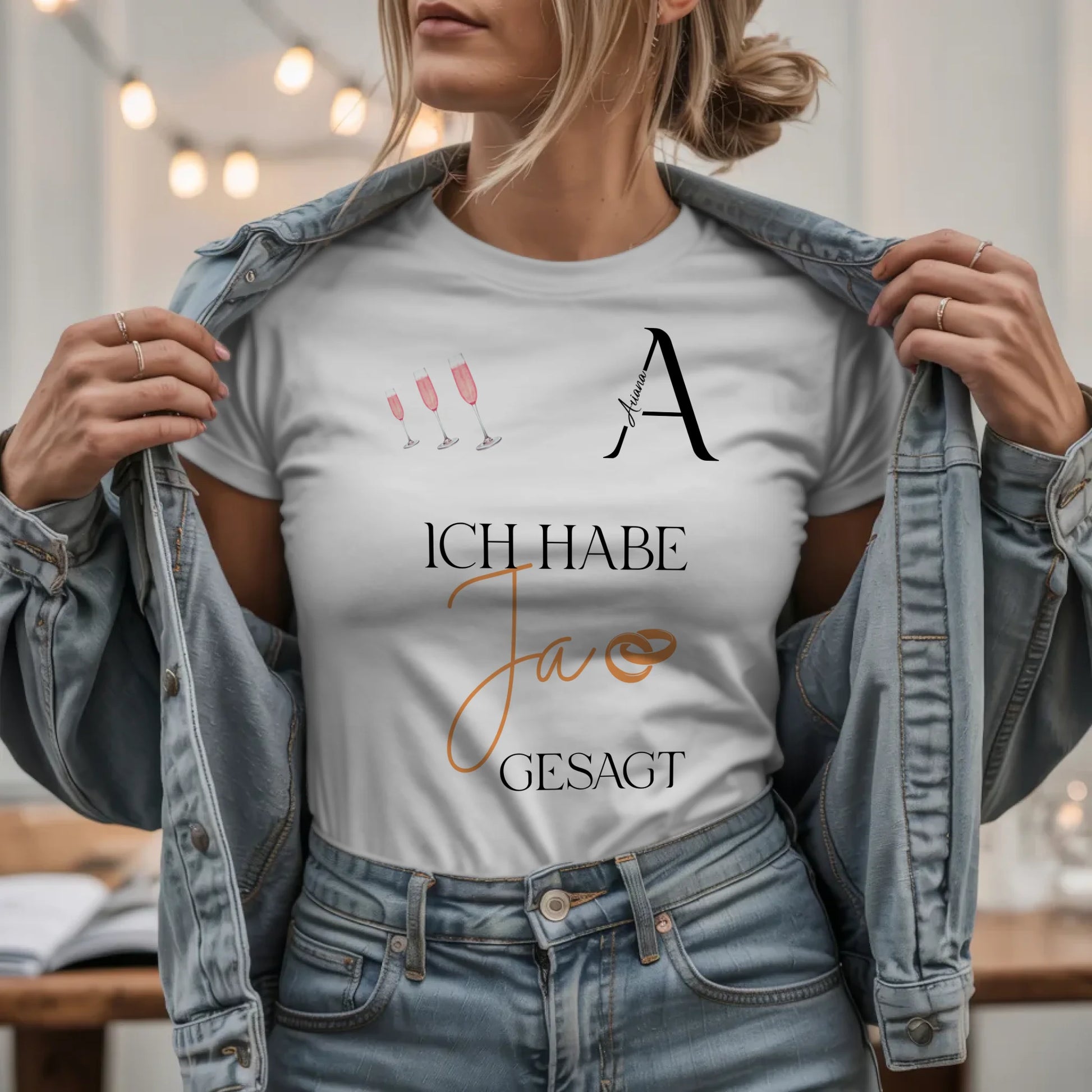 W.03.Damen-T-Shirt-Mockup-Basic HELL mit Jeansjacke