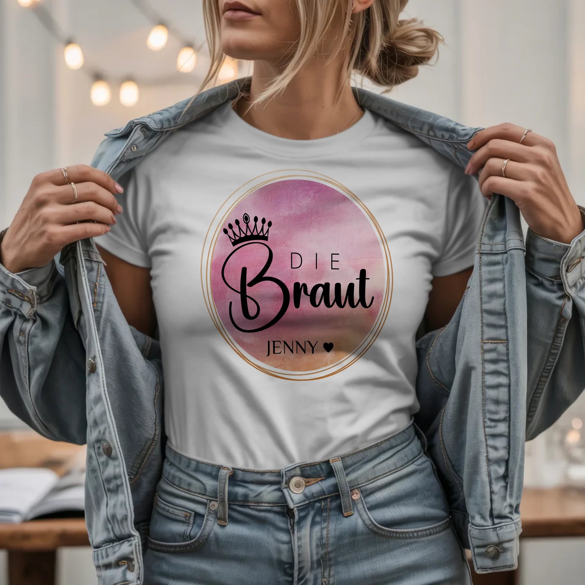 W.03.Damen-T-Shirt-Mockup-Basic HELL mit Jeansjacke