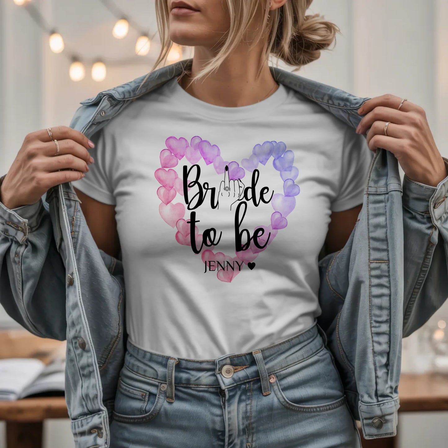 W.03.Damen-T-Shirt-Mockup-Basic HELL mit Jeansjacke