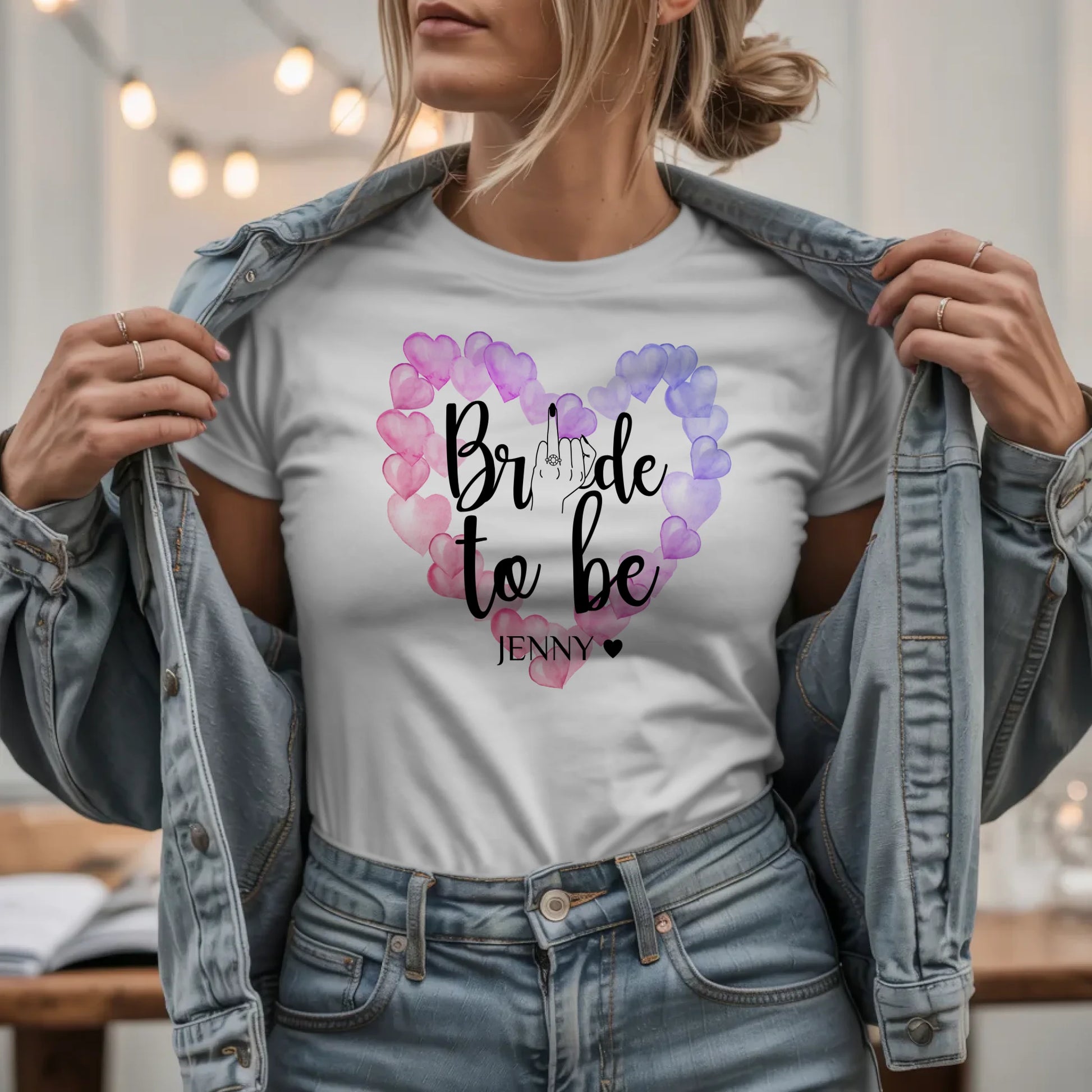 W.03.Damen-T-Shirt-Mockup-Basic HELL mit Jeansjacke