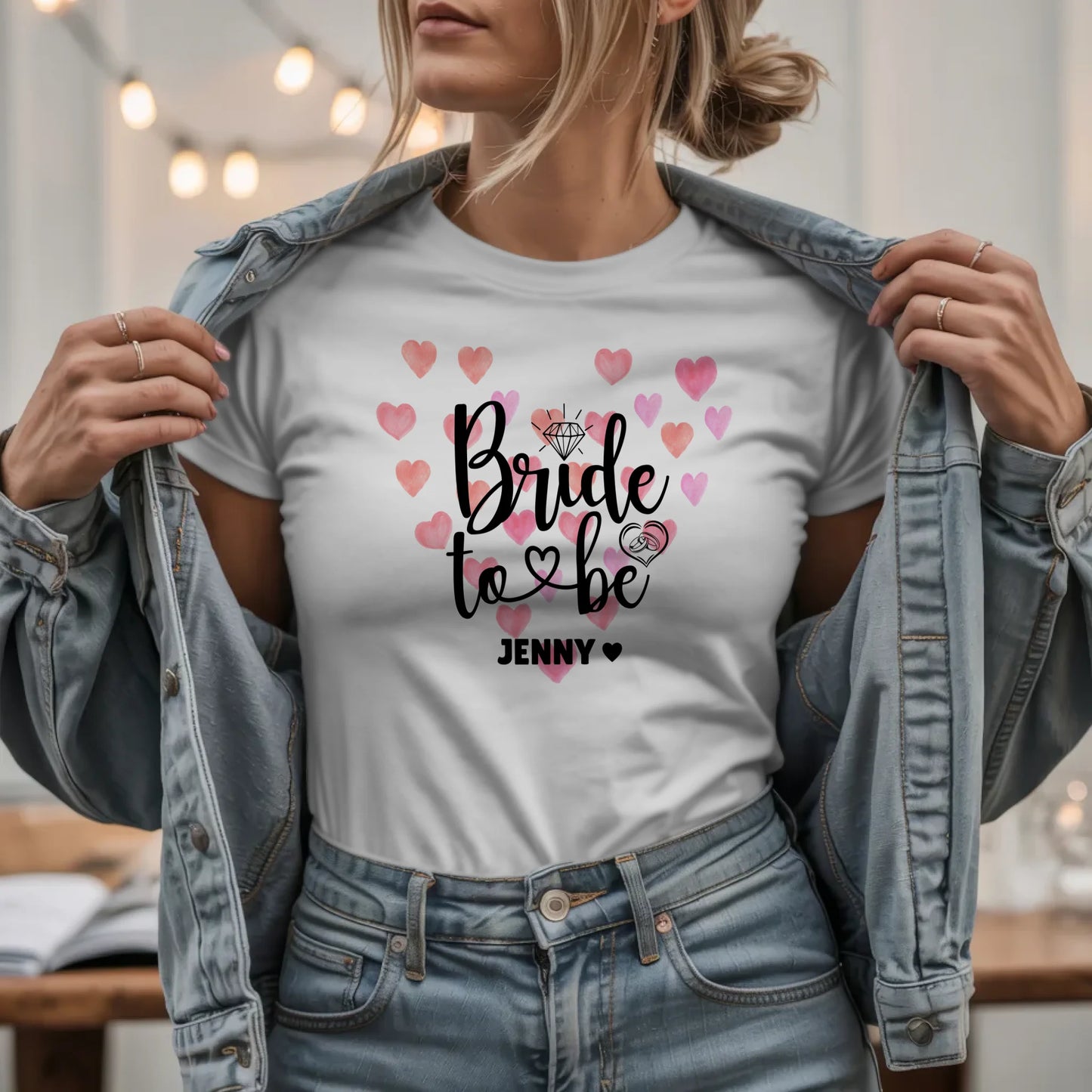 W.03.Damen-T-Shirt-Mockup-Basic HELL mit Jeansjacke