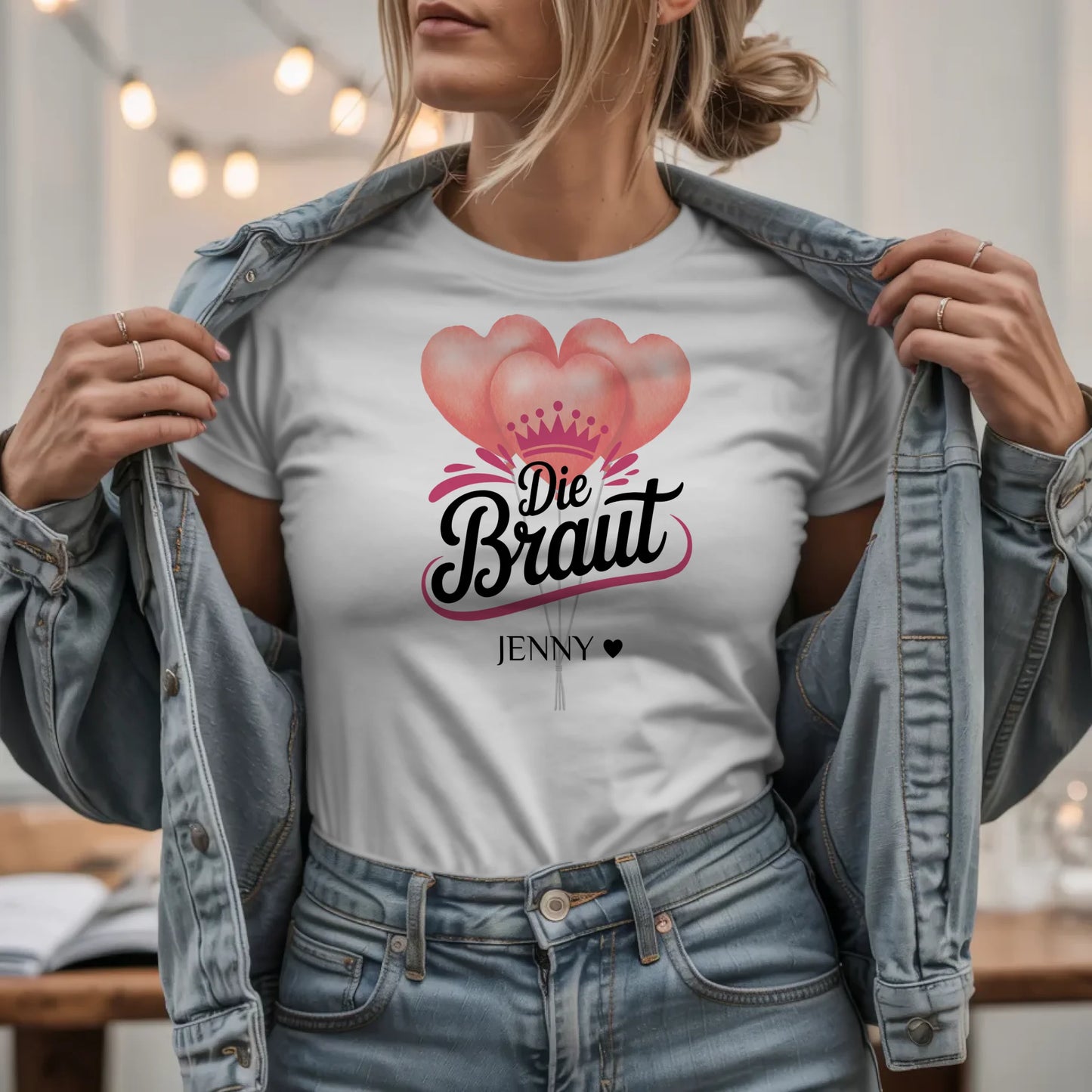 W.03.Damen-T-Shirt-Mockup-Basic HELL mit Jeansjacke