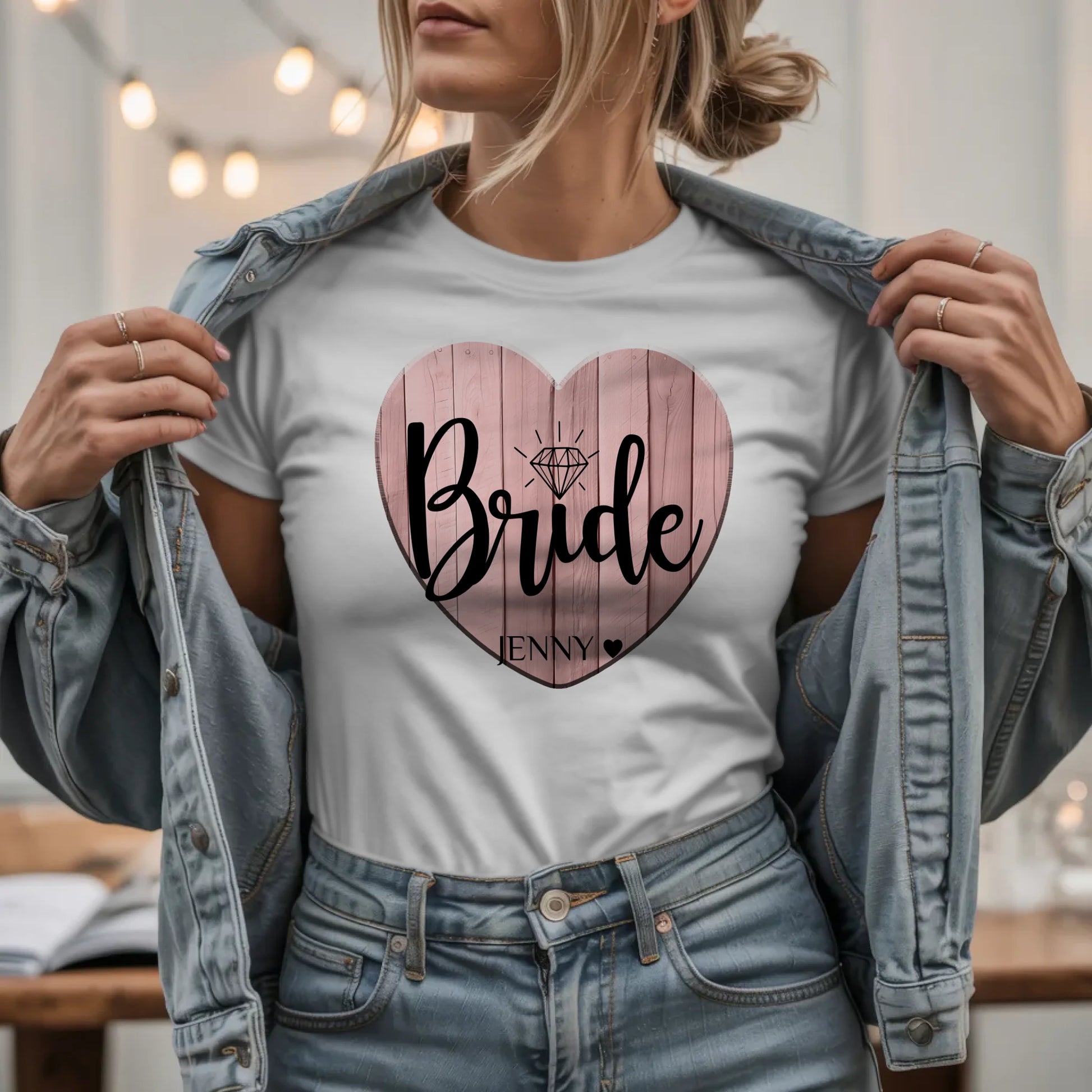 W.03.Damen-T-Shirt-Mockup-Basic HELL mit Jeansjacke