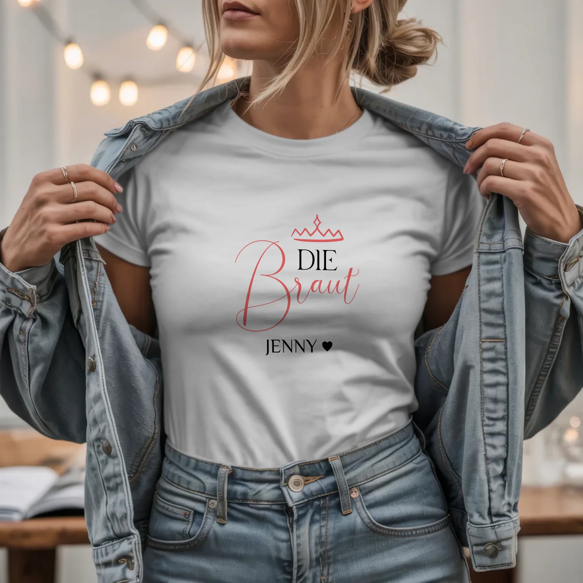 W.03.Damen-T-Shirt-Mockup-Basic HELL mit Jeansjacke
