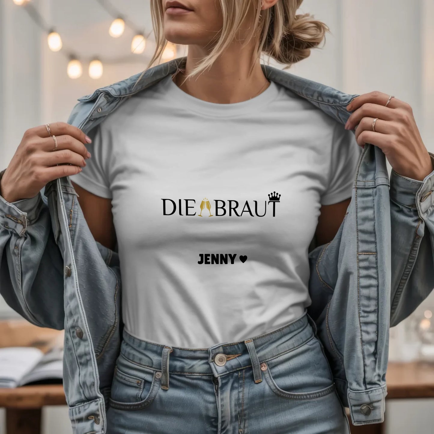 W.03.Damen-T-Shirt-Mockup-Basic HELL mit Jeansjacke