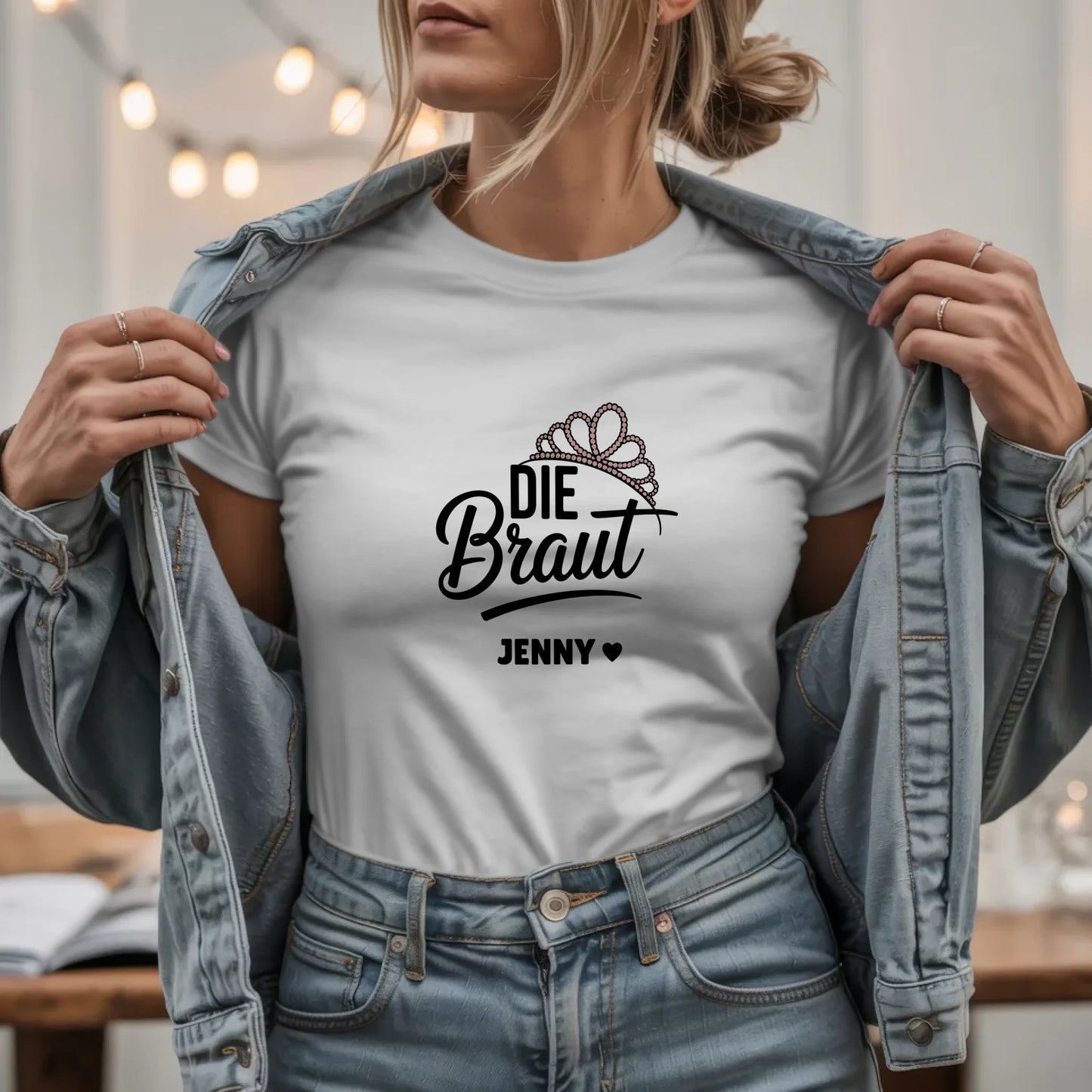 W.03.Damen-T-Shirt-Mockup-Basic HELL mit Jeansjacke