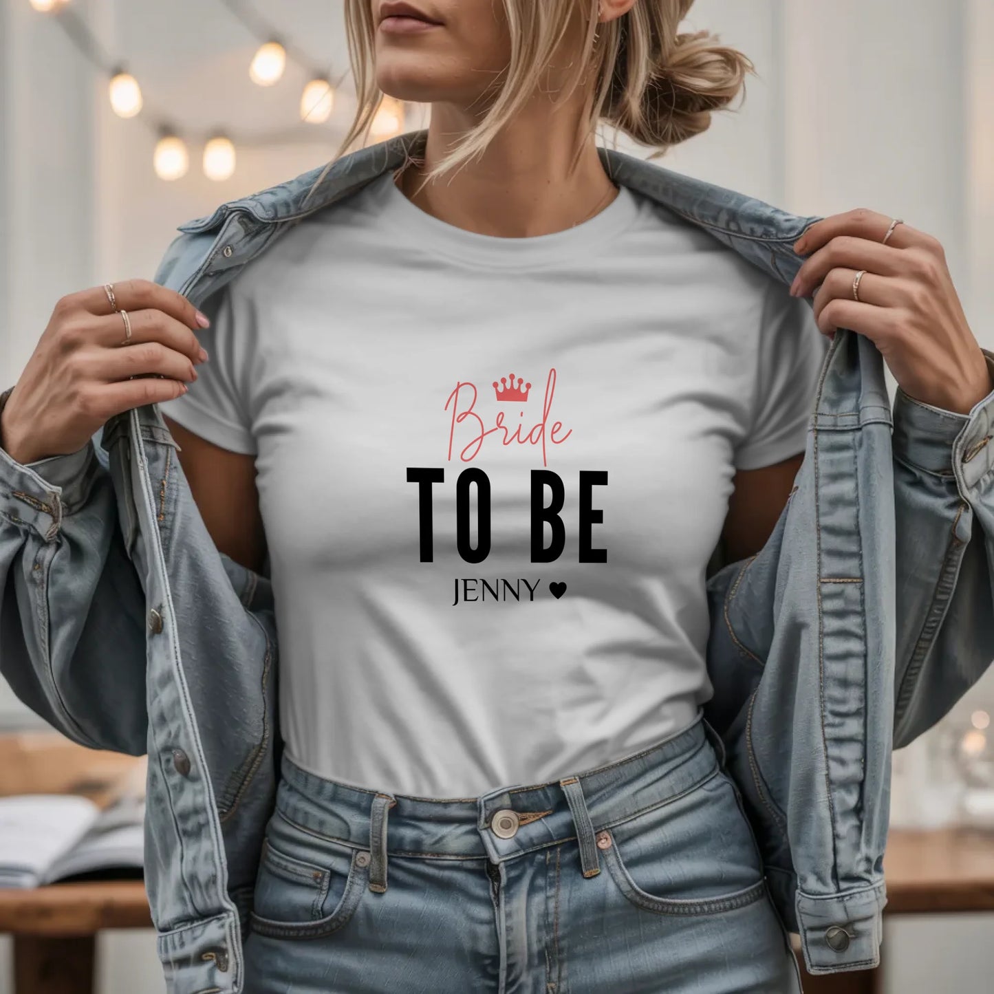 W.03.Damen-T-Shirt-Mockup-Basic HELL mit Jeansjacke