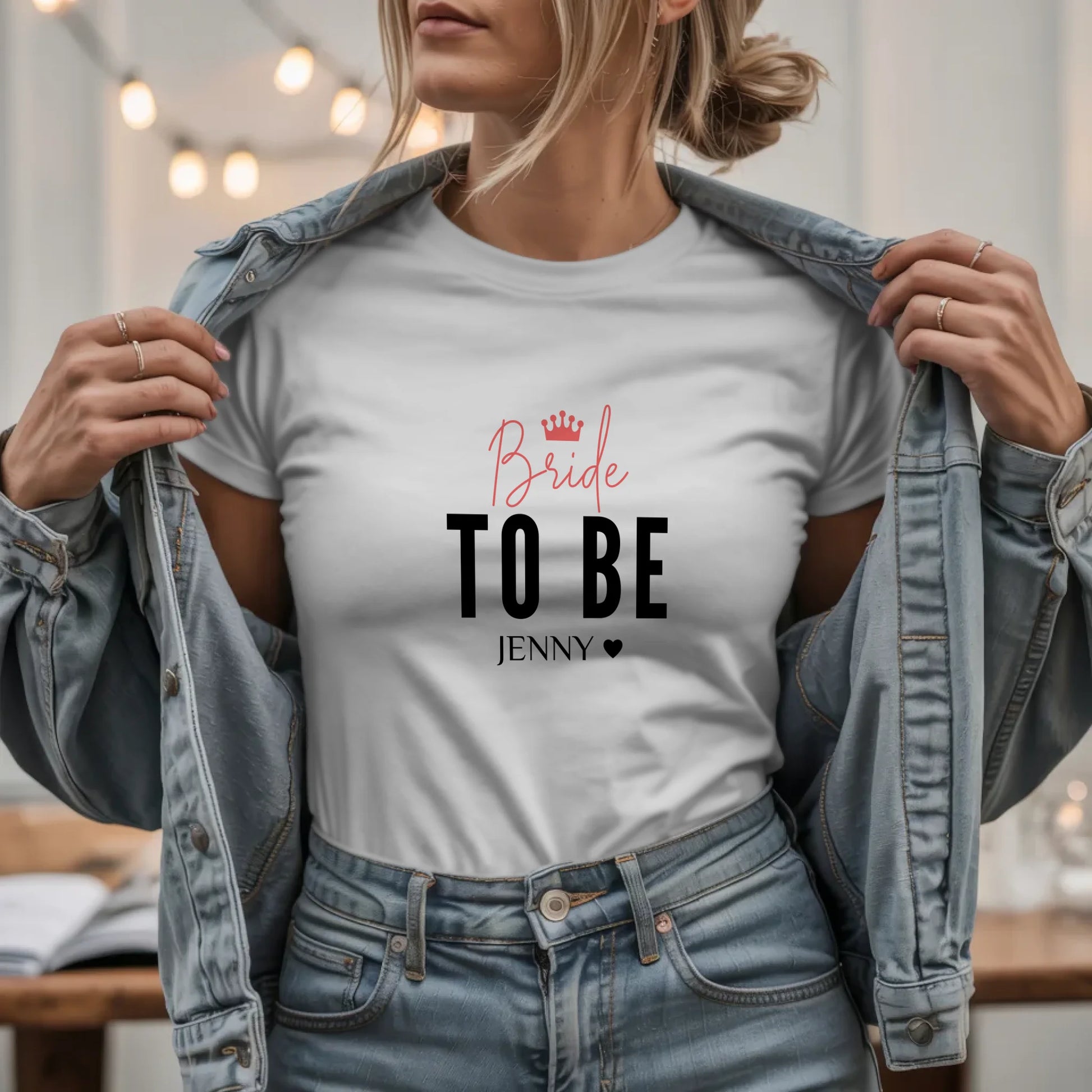 W.03.Damen-T-Shirt-Mockup-Basic HELL mit Jeansjacke