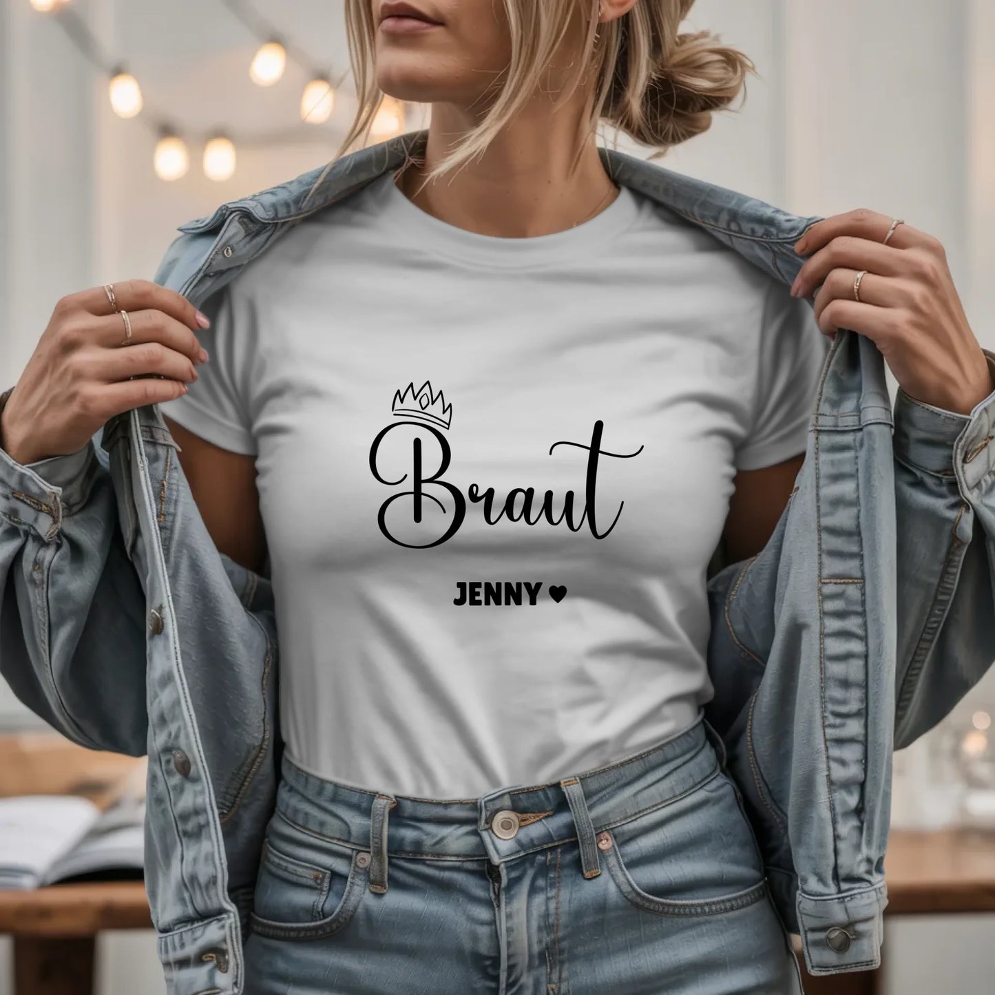 W.03.Damen-T-Shirt-Mockup-Basic HELL mit Jeansjacke