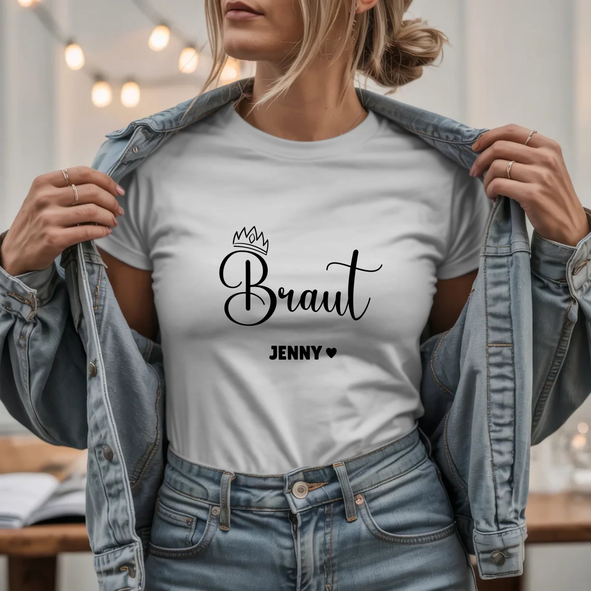 W.03.Damen-T-Shirt-Mockup-Basic HELL mit Jeansjacke