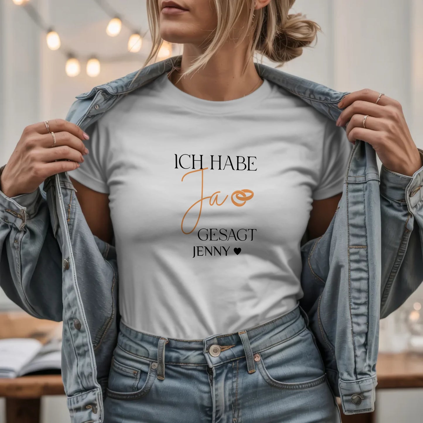 W.03.Damen-T-Shirt-Mockup-Basic HELL mit Jeansjacke