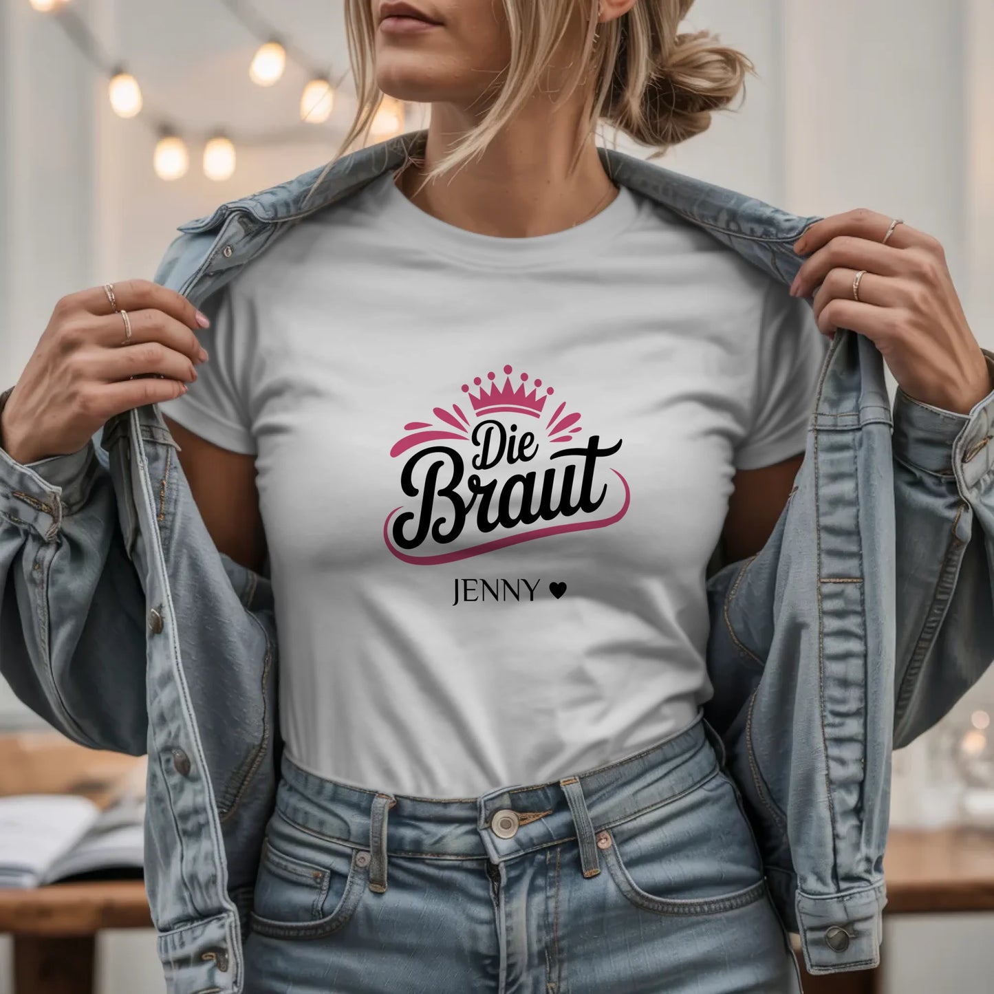 W.03.Damen-T-Shirt-Mockup-Basic HELL mit Jeansjacke