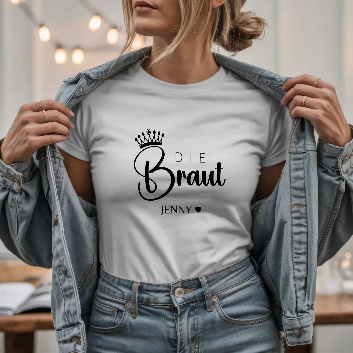 W.03.Damen-T-Shirt-Mockup-Basic HELL mit Jeansjacke