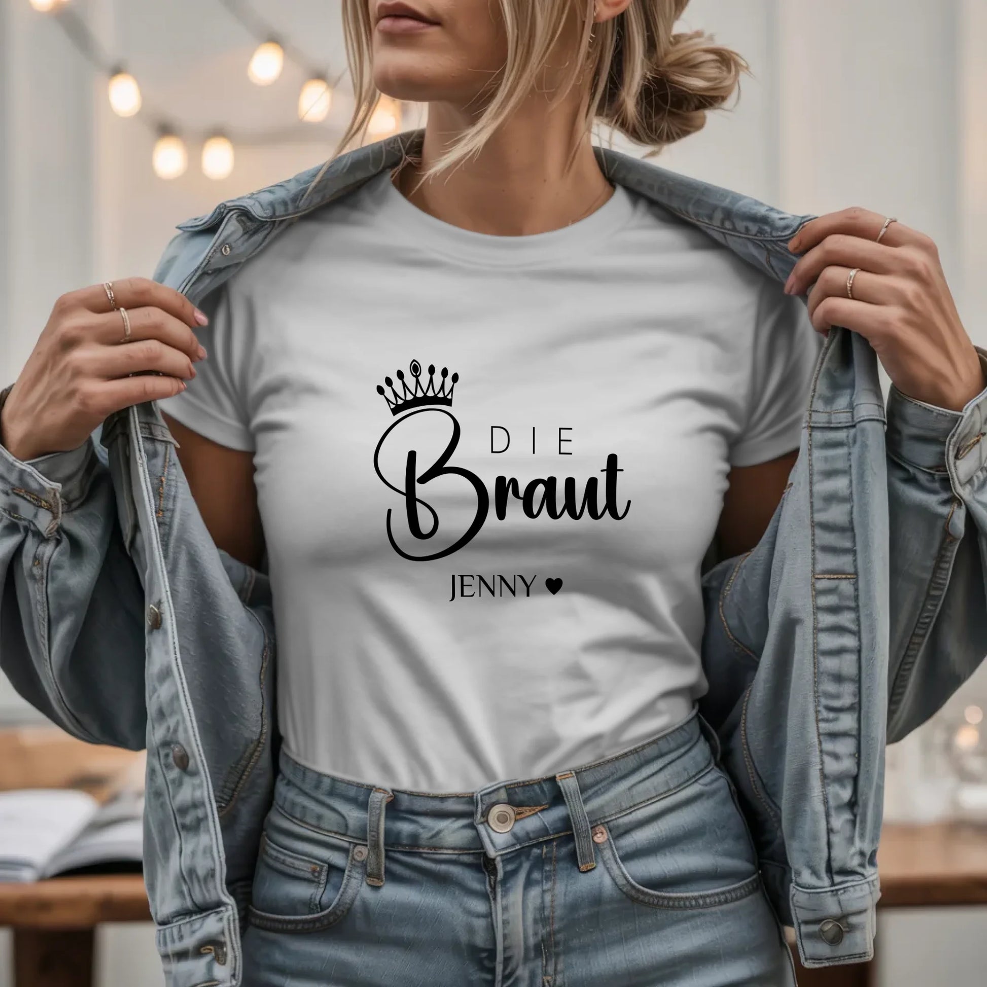 W.03.Damen-T-Shirt-Mockup-Basic HELL mit Jeansjacke