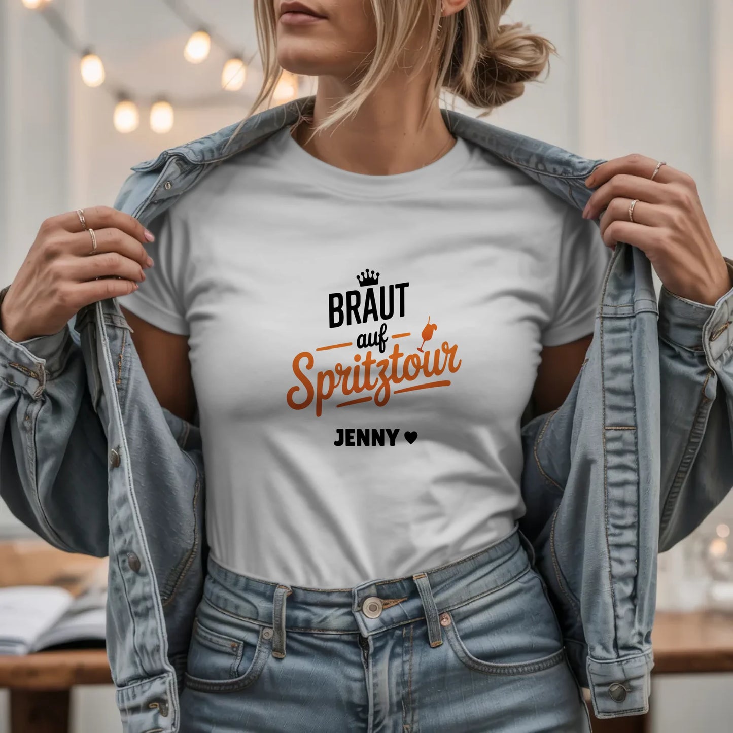 W.03.Damen-T-Shirt-Mockup-Basic HELL mit Jeansjacke