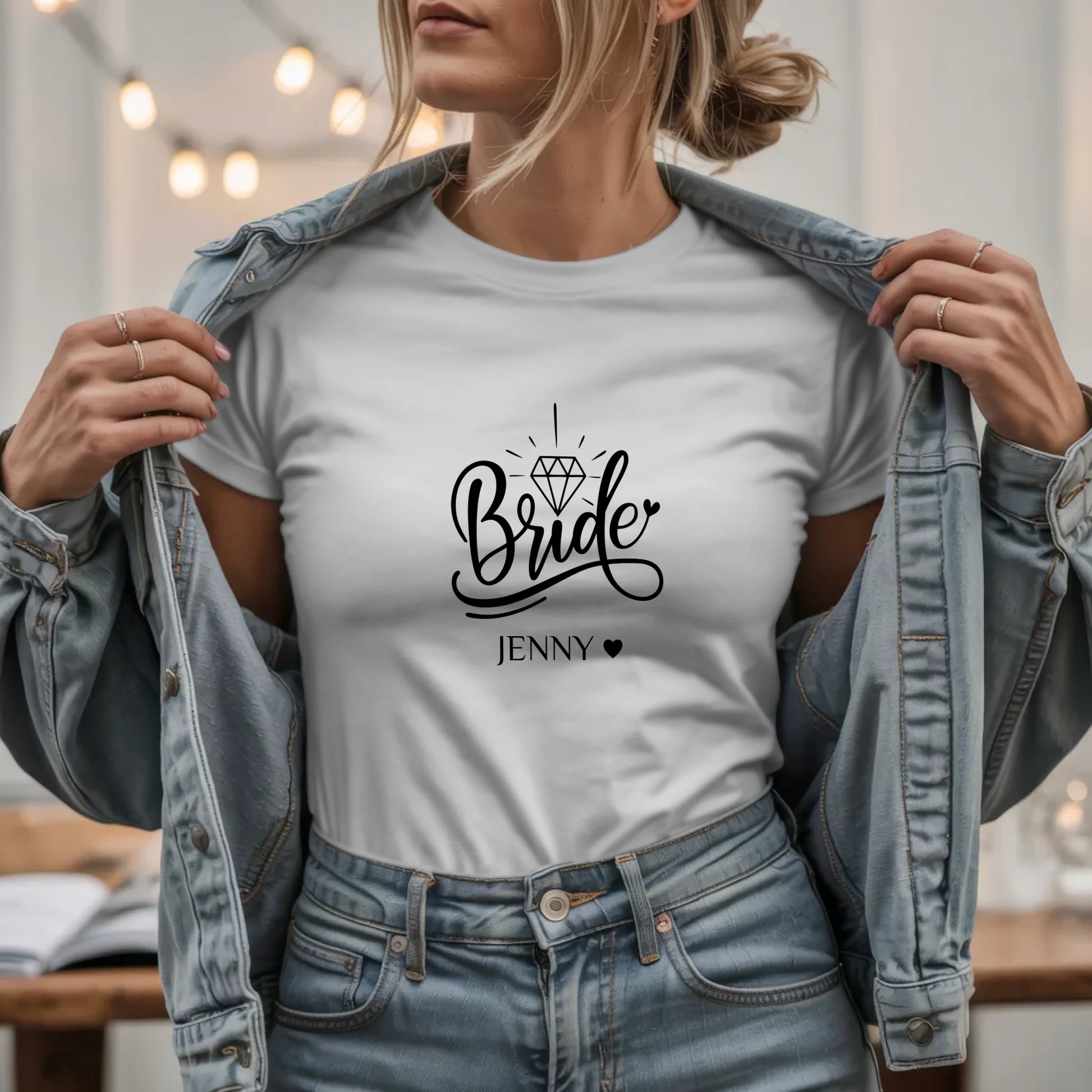 W.03.Damen-T-Shirt-Mockup-Basic HELL mit Jeansjacke