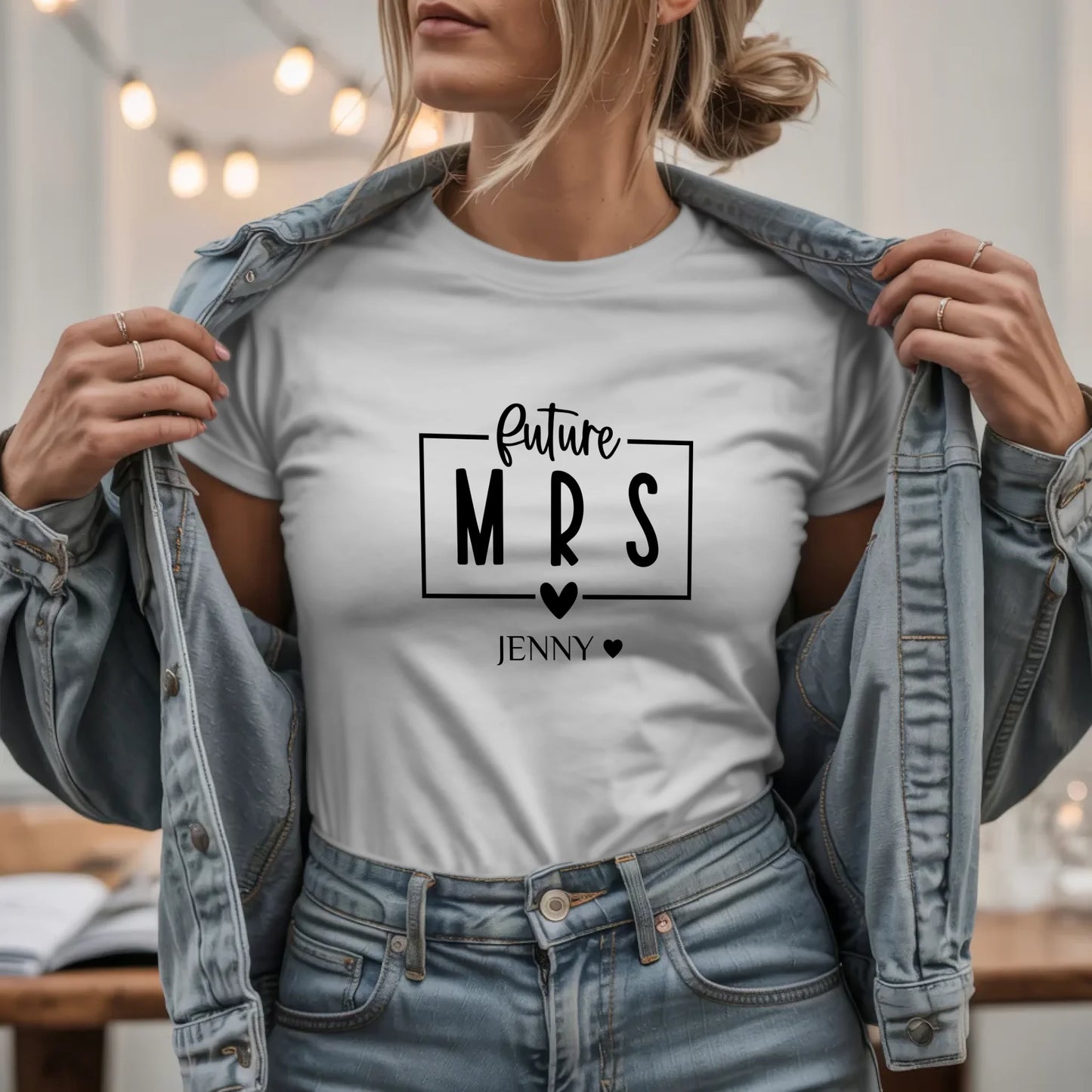 W.03.Damen-T-Shirt-Mockup-Basic HELL mit Jeansjacke