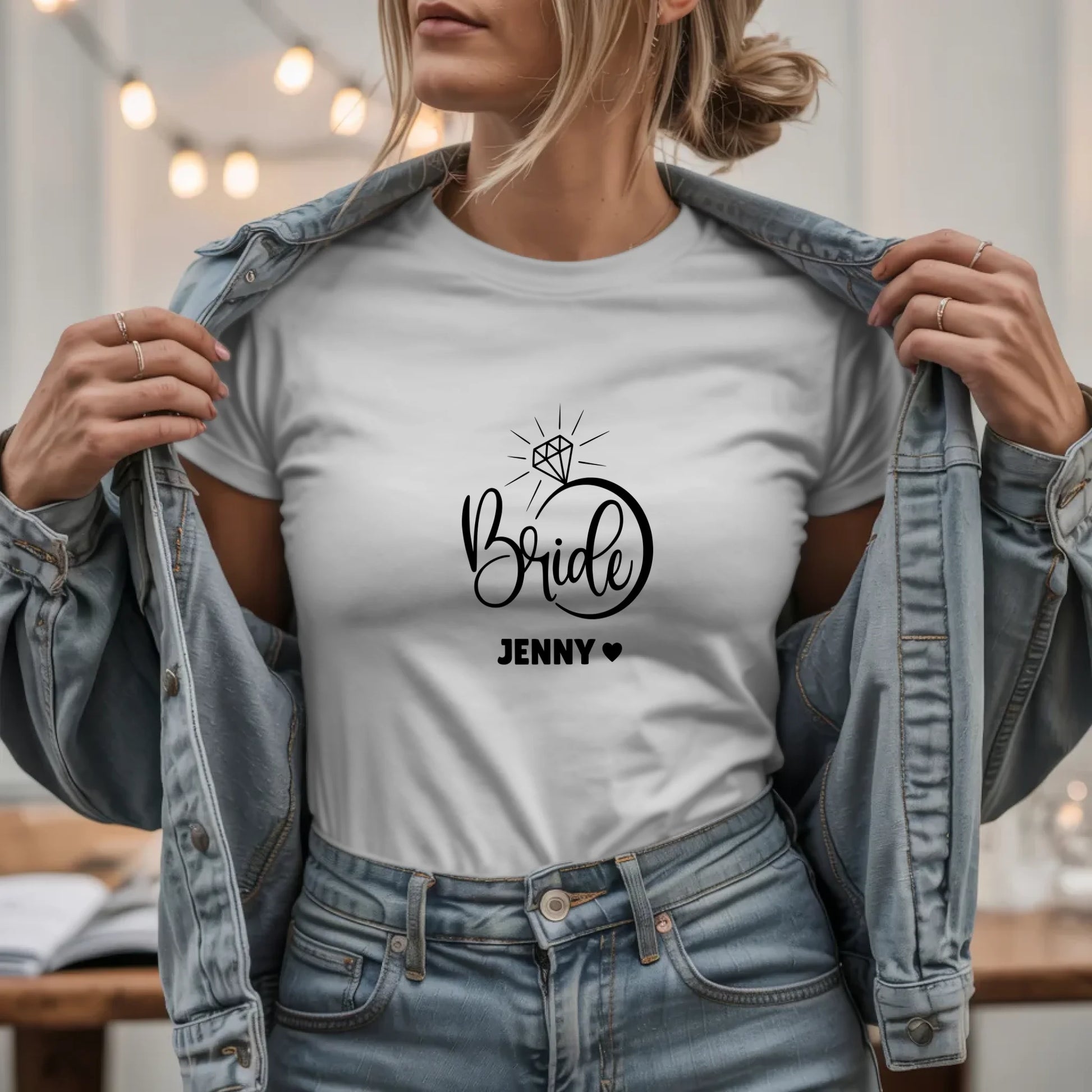 W.03.Damen-T-Shirt-Mockup-Basic HELL mit Jeansjacke