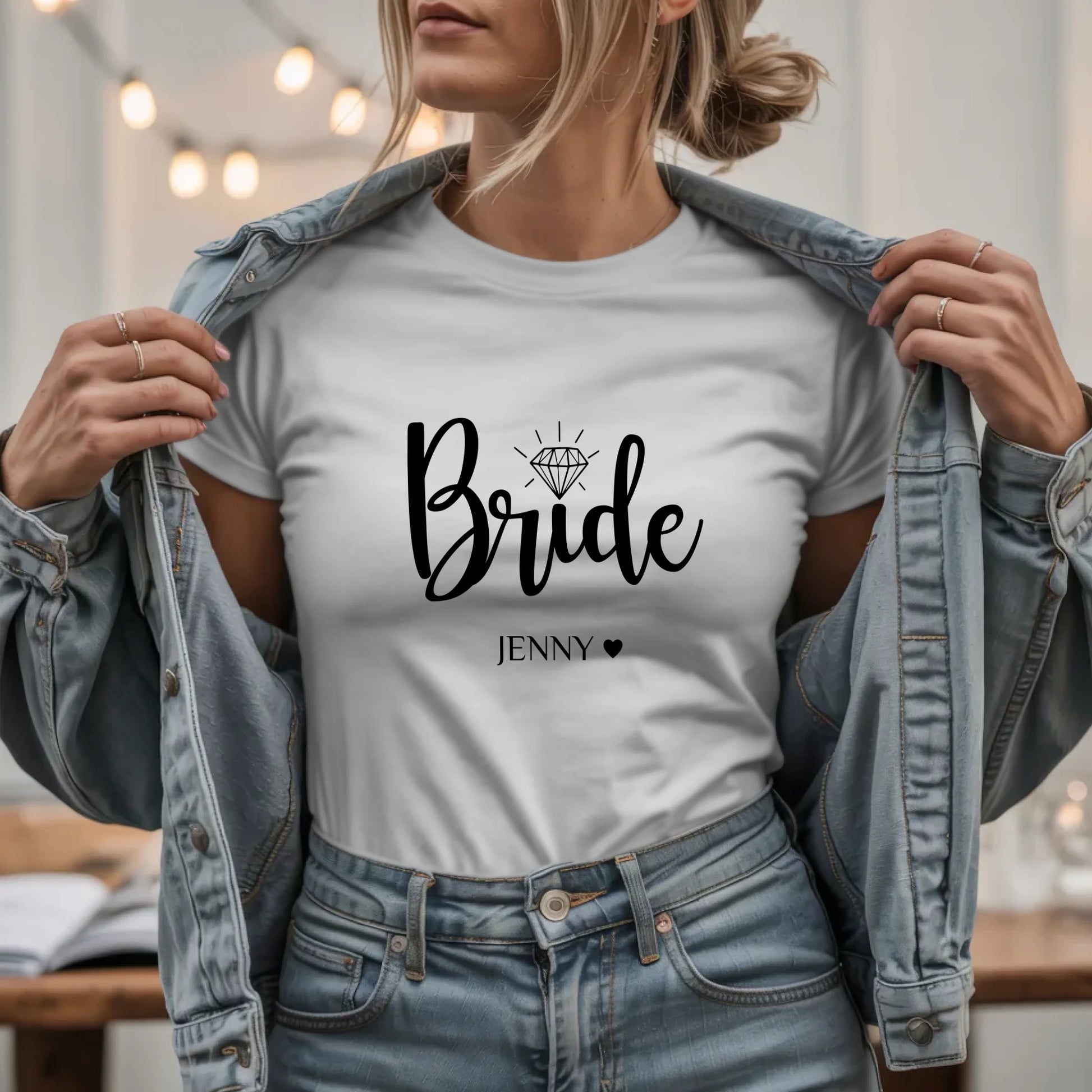 W.03.Damen-T-Shirt-Mockup-Basic HELL mit Jeansjacke