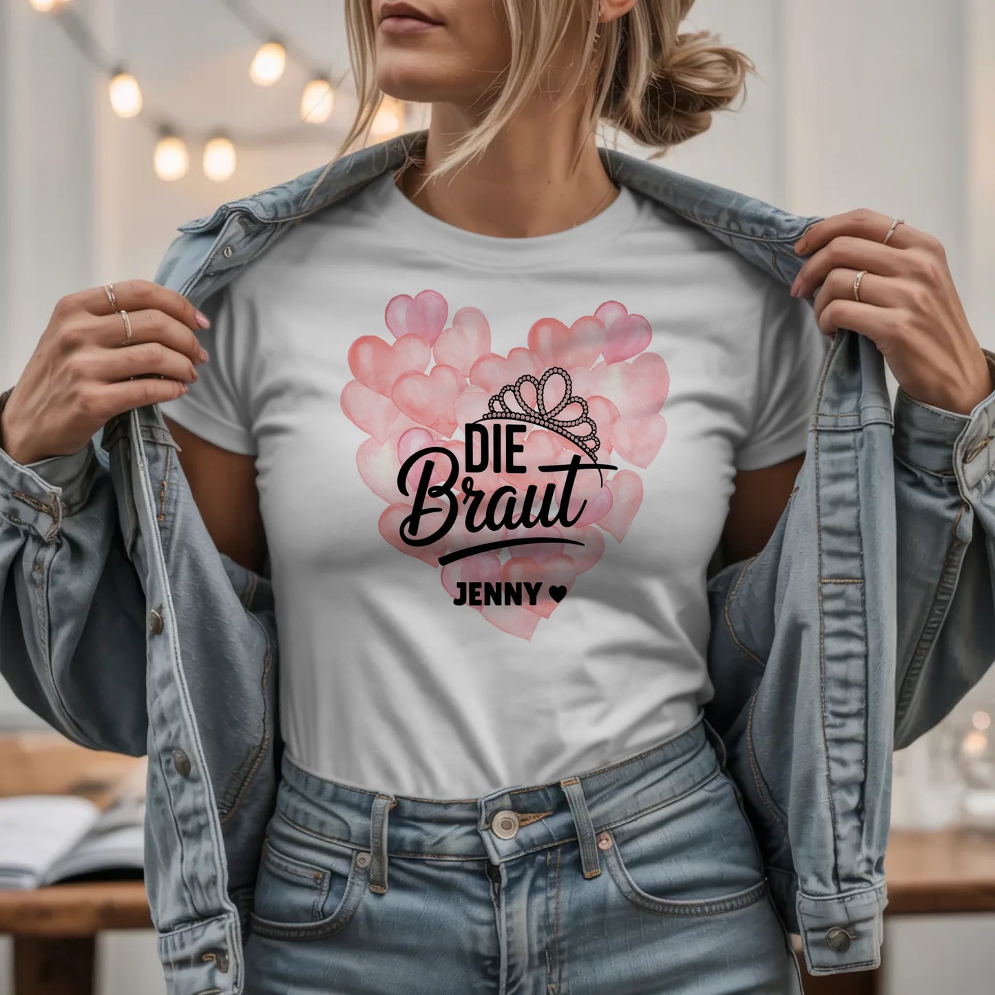 W.03.Damen-T-Shirt-Mockup-Basic HELL mit Jeansjacke