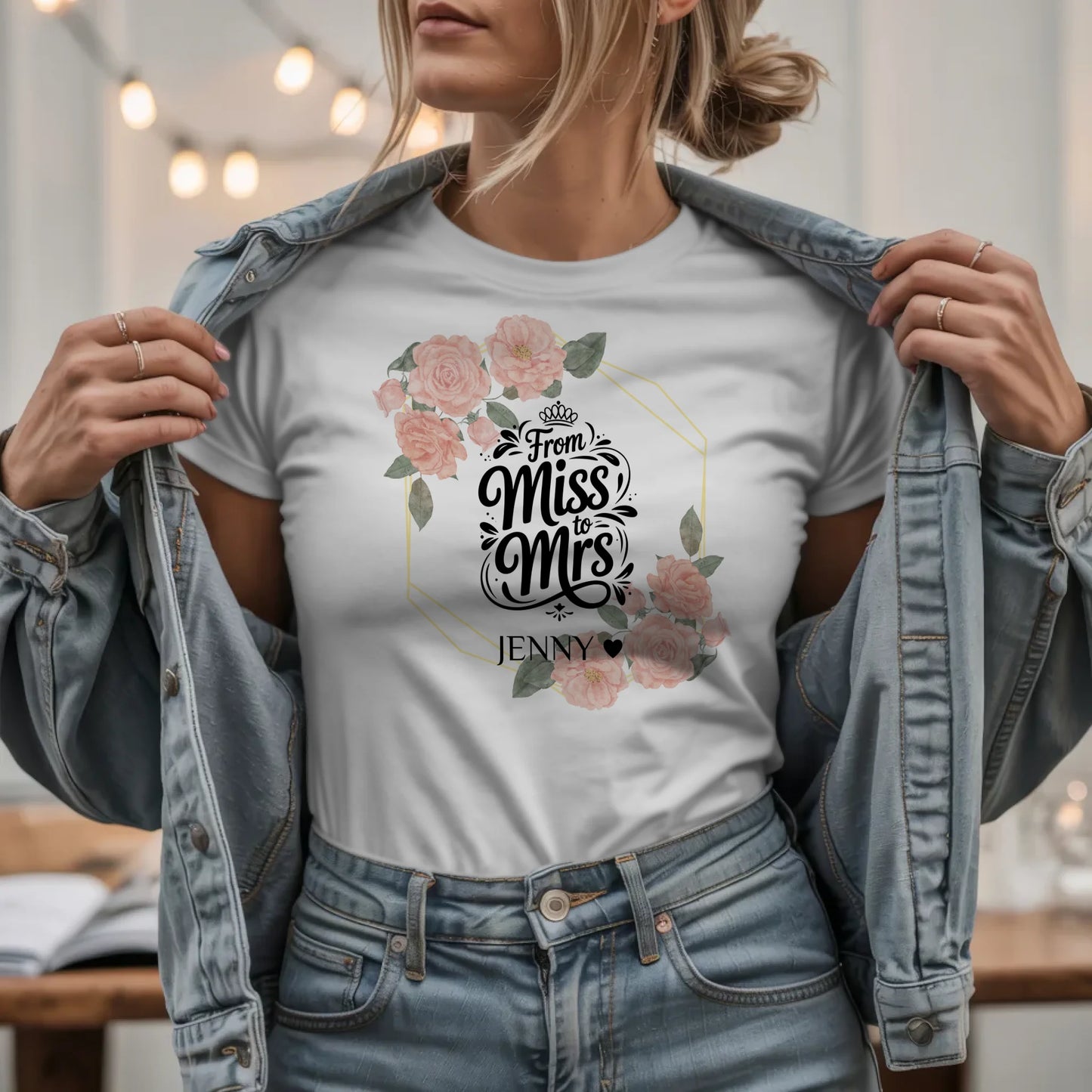 W.03.Damen-T-Shirt-Mockup-Basic HELL mit Jeansjacke