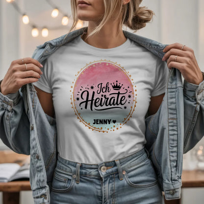 W.03.Damen-T-Shirt-Mockup-Basic HELL mit Jeansjacke