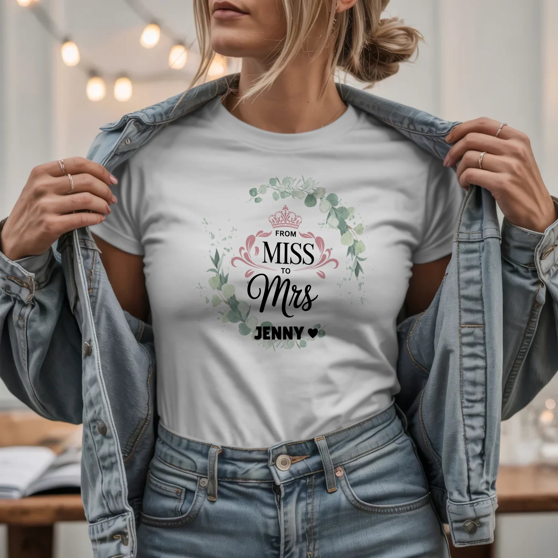 W.03.Damen-T-Shirt-Mockup-Basic HELL mit Jeansjacke