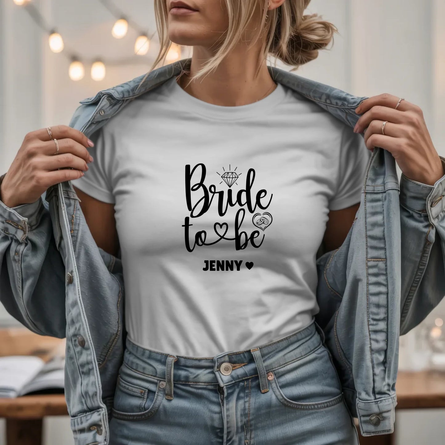 W.03.Damen-T-Shirt-Mockup-Basic HELL mit Jeansjacke