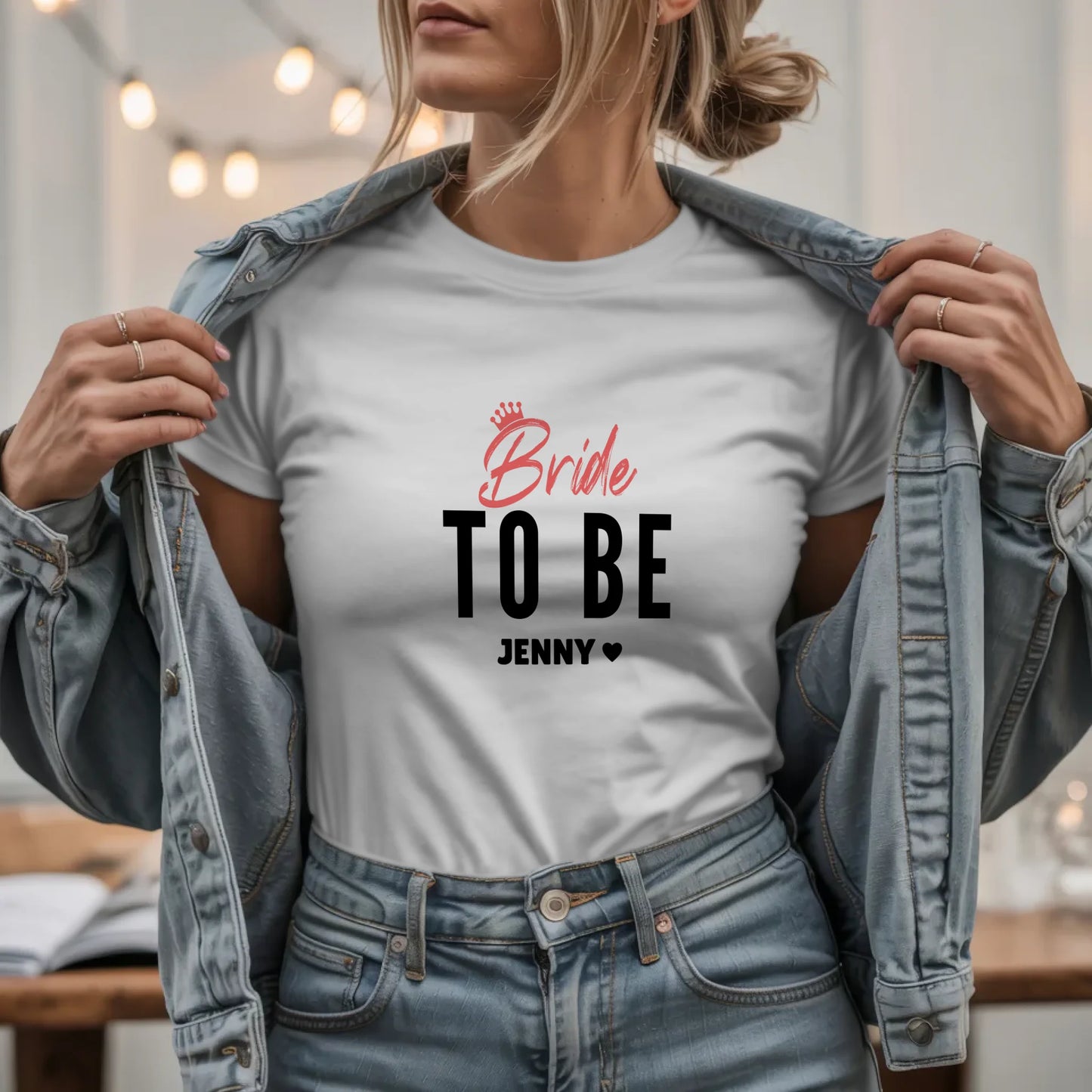 W.03.Damen-T-Shirt-Mockup-Basic HELL mit Jeansjacke