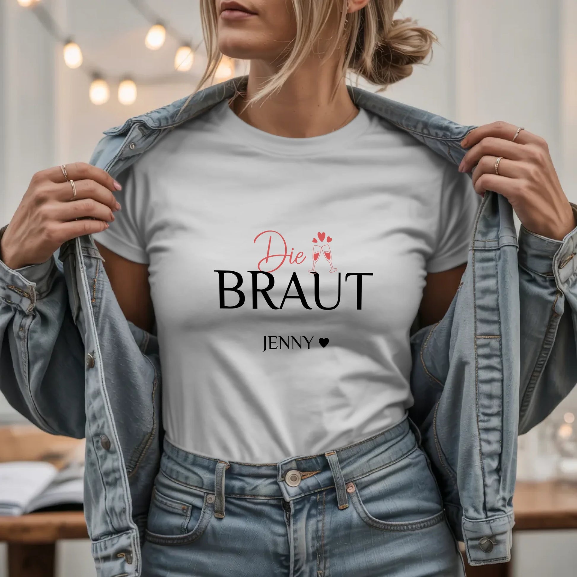 W.03.Damen-T-Shirt-Mockup-Basic HELL mit Jeansjacke