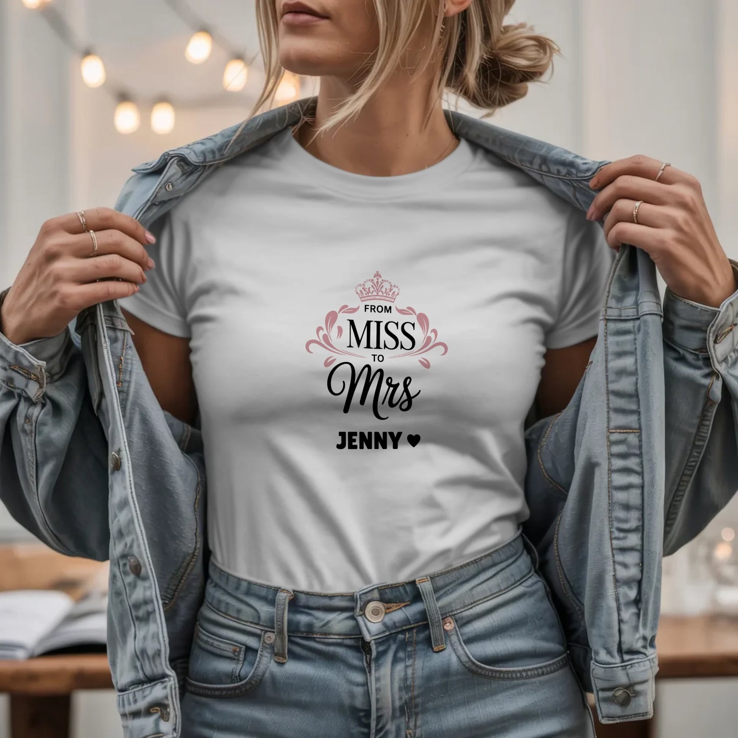 W.03.Damen-T-Shirt-Mockup-Basic HELL mit Jeansjacke