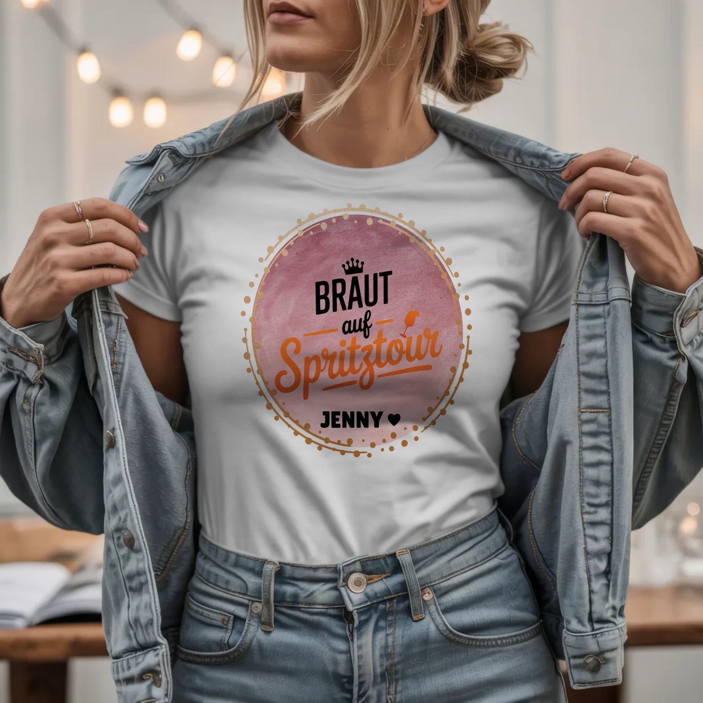 W.03.Damen-T-Shirt-Mockup-Basic HELL mit Jeansjacke