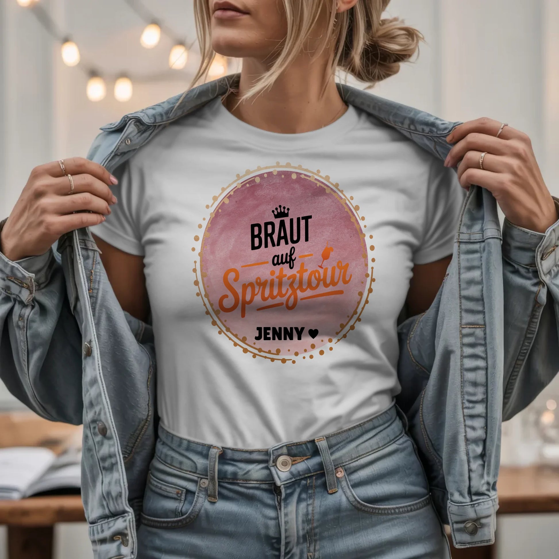 W.03.Damen-T-Shirt-Mockup-Basic HELL mit Jeansjacke