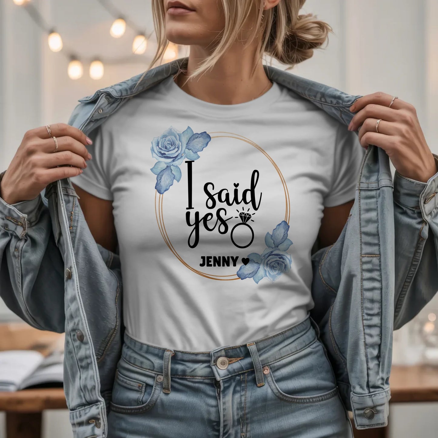 W.03.Damen-T-Shirt-Mockup-Basic HELL mit Jeansjacke
