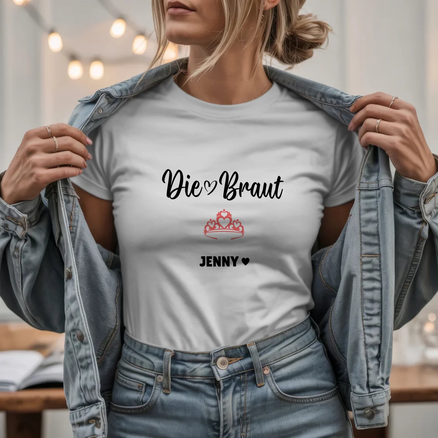 W.03.Damen-T-Shirt-Mockup-Basic HELL mit Jeansjacke