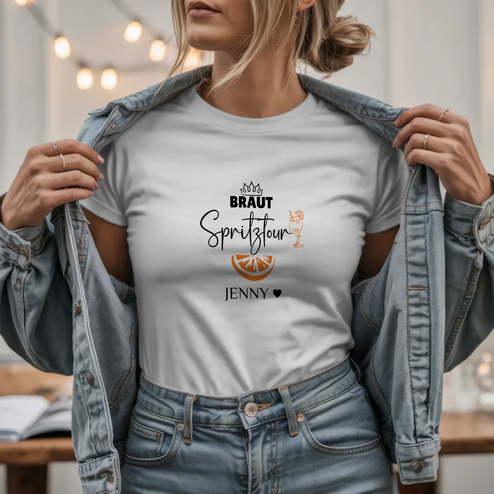 W.03.Damen-T-Shirt-Mockup-Basic HELL mit Jeansjacke