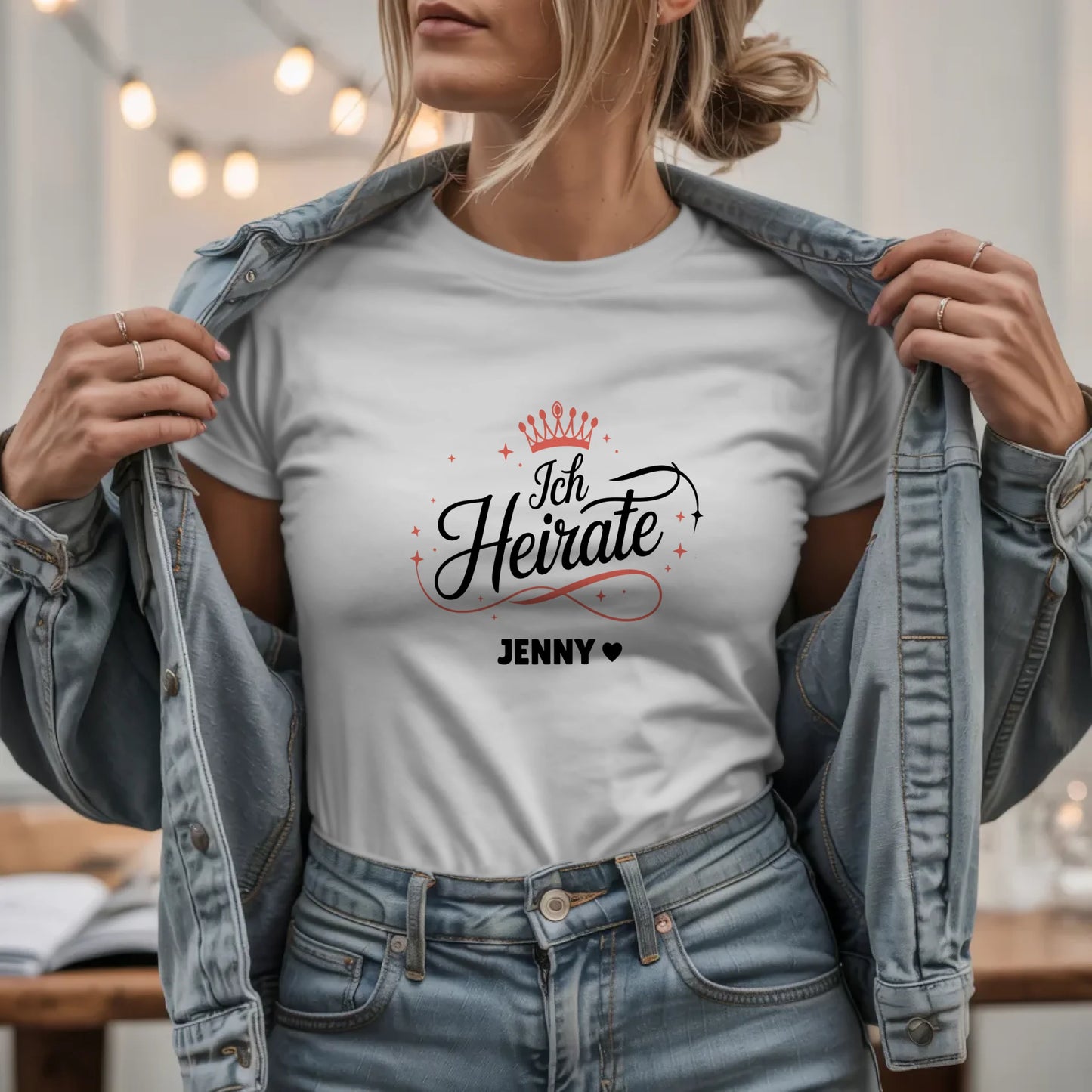 W.03.Damen-T-Shirt-Mockup-Basic HELL mit Jeansjacke