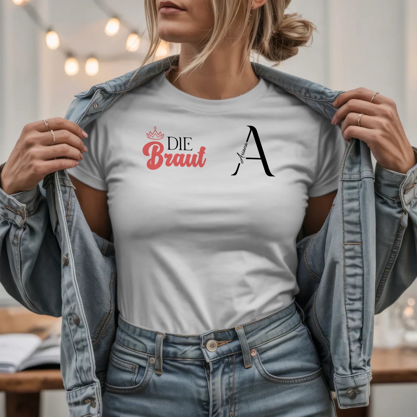 W.03.Damen-T-Shirt-Mockup-Basic HELL mit Jeansjacke