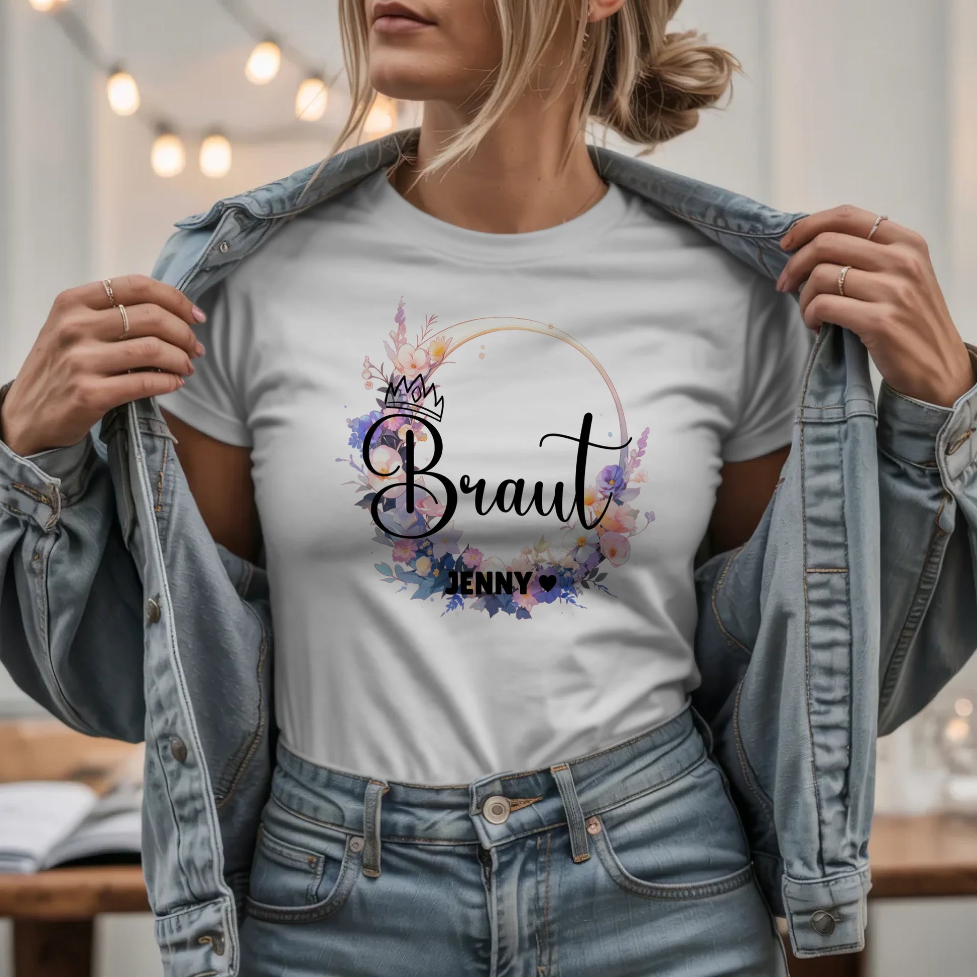 W.03.Damen-T-Shirt-Mockup-Basic HELL mit Jeansjacke