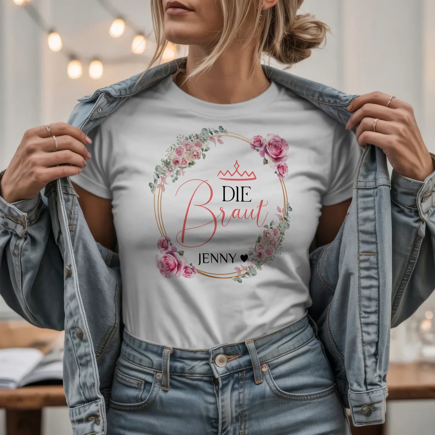W.03.Damen-T-Shirt-Mockup-Basic HELL mit Jeansjacke