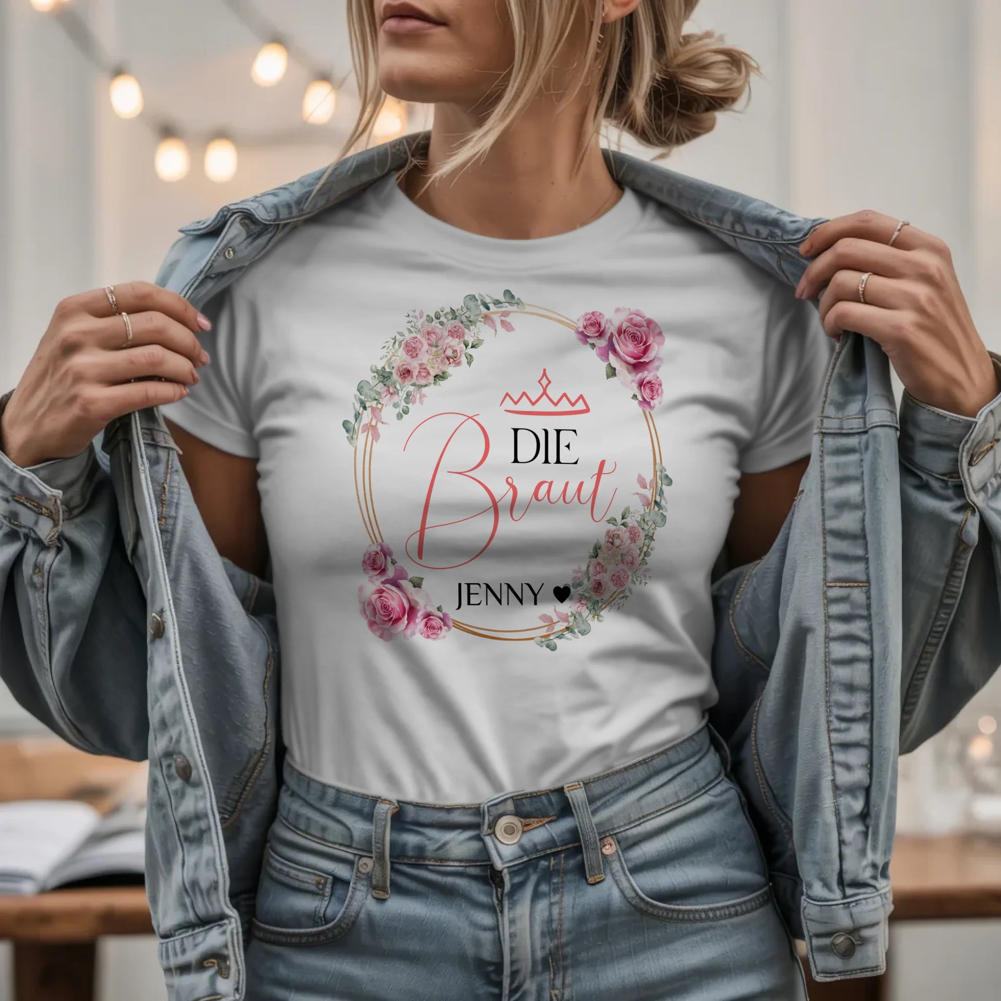 W.03.Damen-T-Shirt-Mockup-Basic HELL mit Jeansjacke