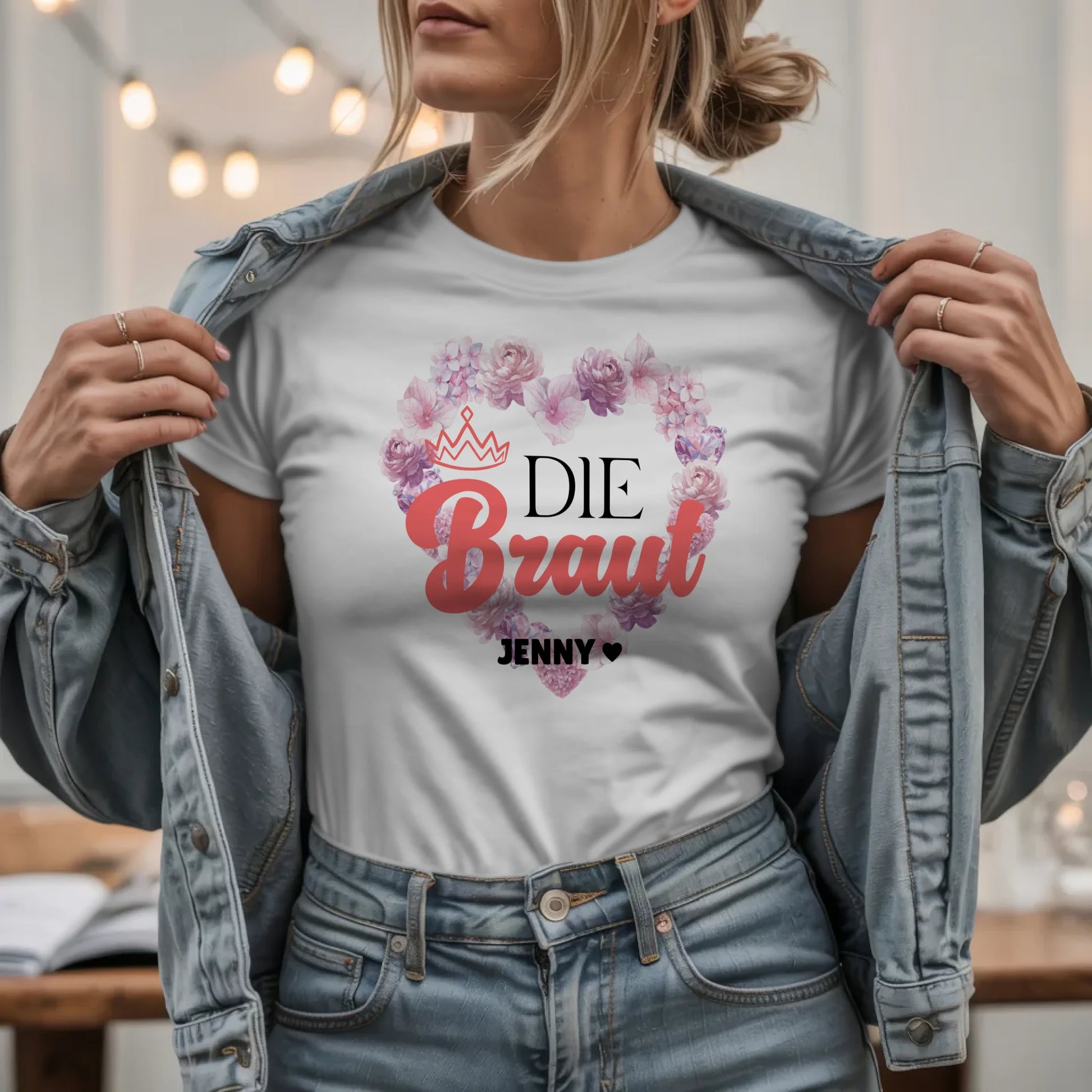 W.03.Damen-T-Shirt-Mockup-Basic HELL mit Jeansjacke