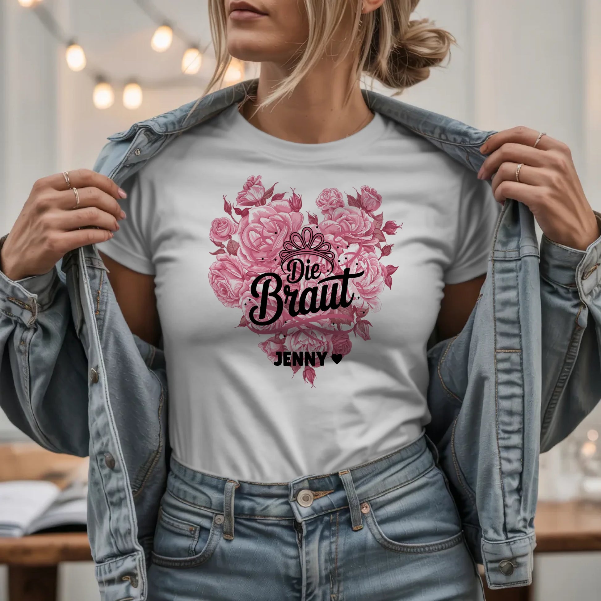 W.03.Damen-T-Shirt-Mockup-Basic HELL mit Jeansjacke