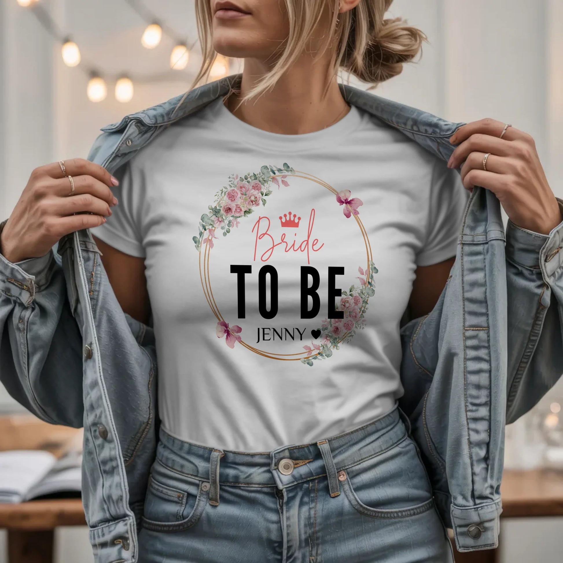 W.03.Damen-T-Shirt-Mockup-Basic HELL mit Jeansjacke