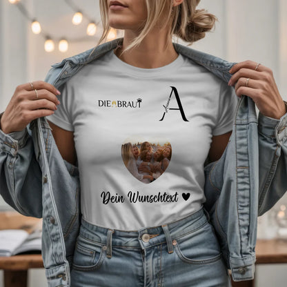 W.03.Damen-T-Shirt-Mockup-Basic HELL mit Jeansjacke