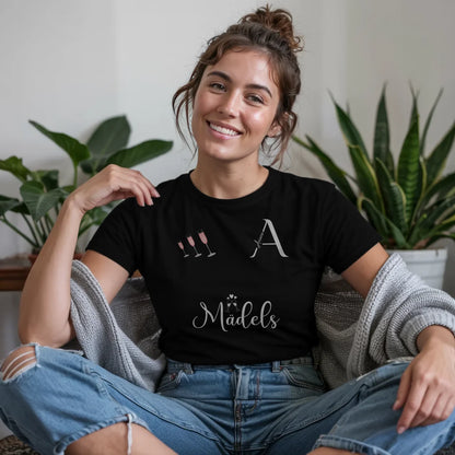 B.03.Damen-T-Shirt-Mockup-Basic-Wohnzimmer-Wolljacke---1