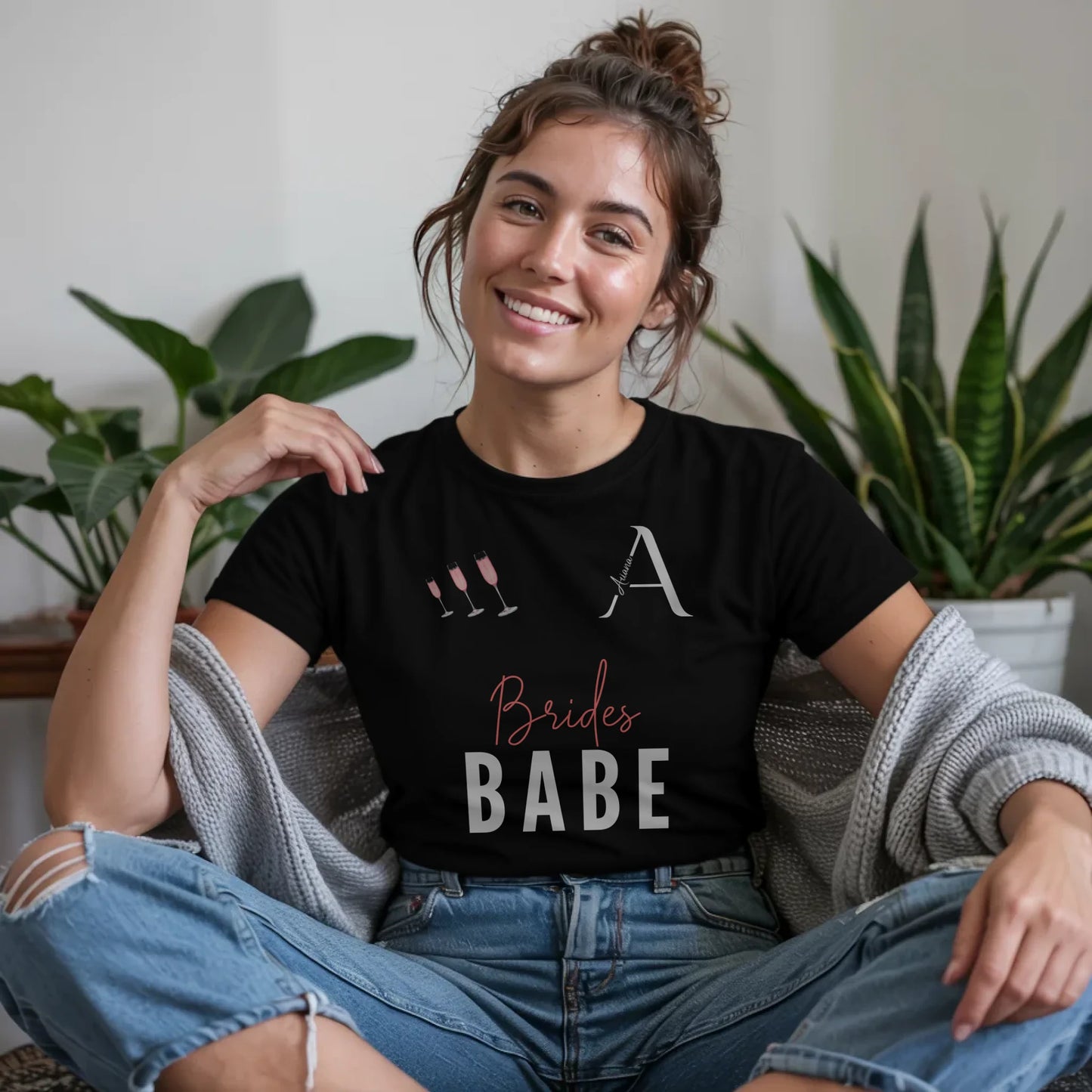 B.03.Damen-T-Shirt-Mockup-Basic-Wohnzimmer-Wolljacke---1