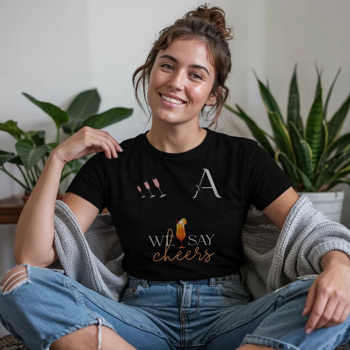 B.03.Damen-T-Shirt-Mockup-Basic-Wohnzimmer-Wolljacke---1