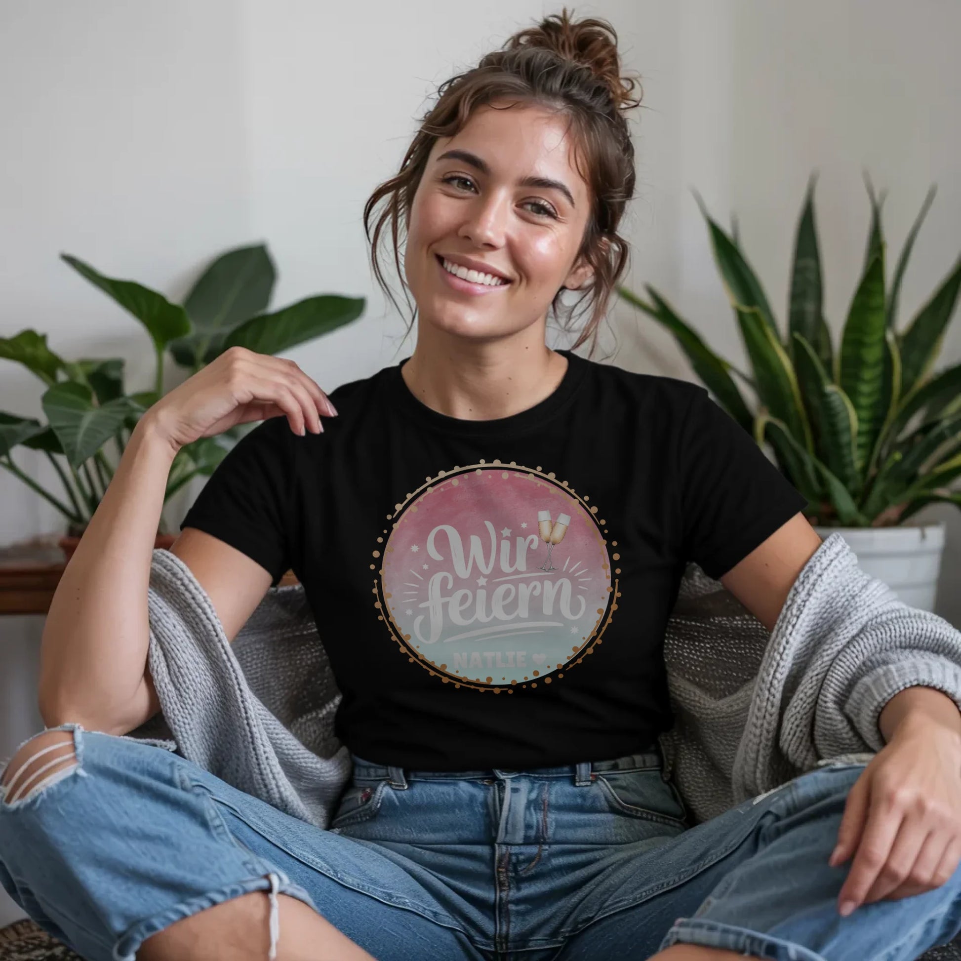 B.03.Damen-T-Shirt-Mockup-Basic-Wohnzimmer-Wolljacke---1