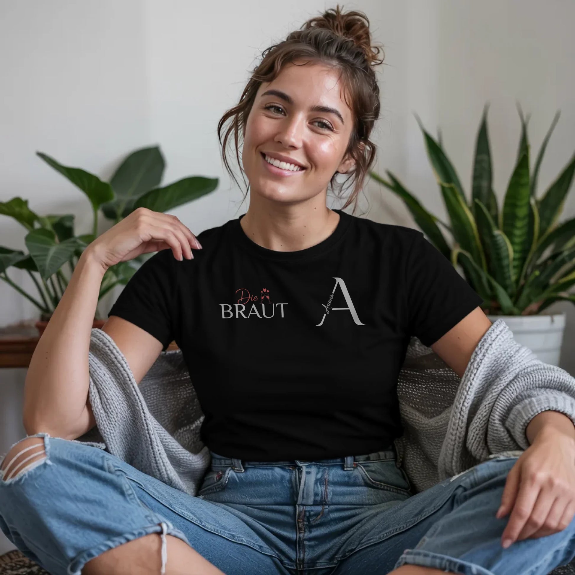 B.03.Damen-T-Shirt-Mockup-Basic-Wohnzimmer-Wolljacke---1